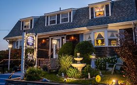 A Cape Cod Ocean Manor Inn